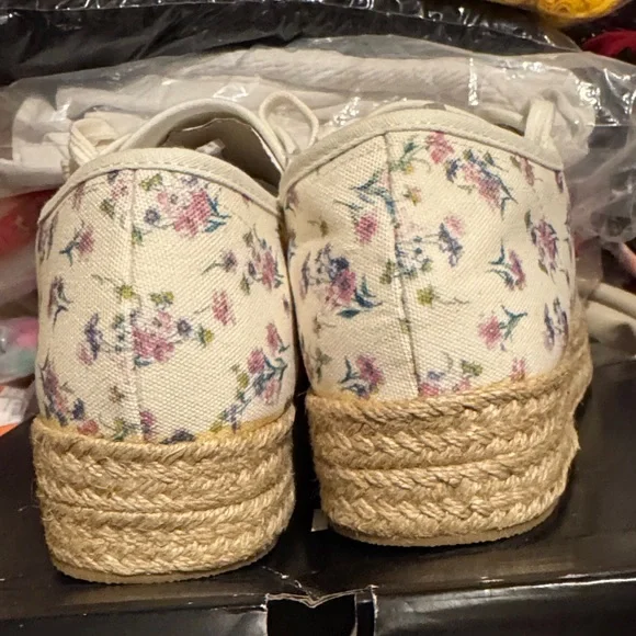 Torrid Cream Ivory Floral Canvas Platform Sneakers - Picture 3 of 9